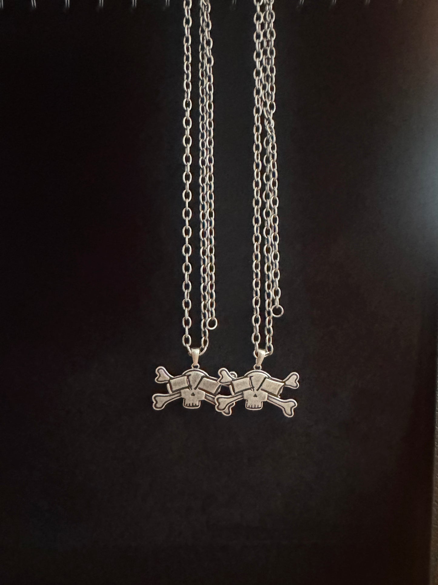 LOGO NECKLACE